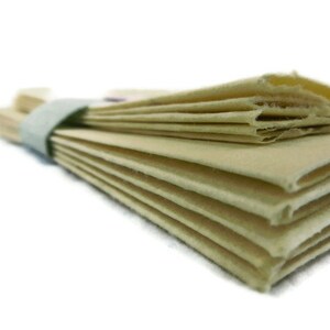 Conjunto de papelaria de papel artesanal amarelo