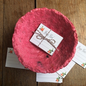 Tazón de oración de papel hecho a mano rojo ecológico
