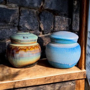 15 cu in Handmade Keepsake Urn – Small Ceramic Urn for Human or Pet Ashes – Wheel-Thrown Pottery Memorial – Beautiful Glaze Options