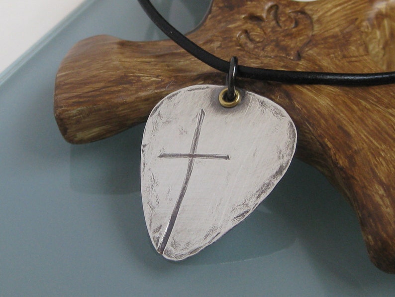 Ol' Rugged Cross Guitar Pick Style Men's Necklace Solid Sterling Silver, can be stamped on back Bild 4