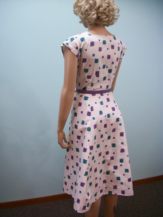Vintage 1950s Fit & Flare Dress . Novelty Print D… - image 3