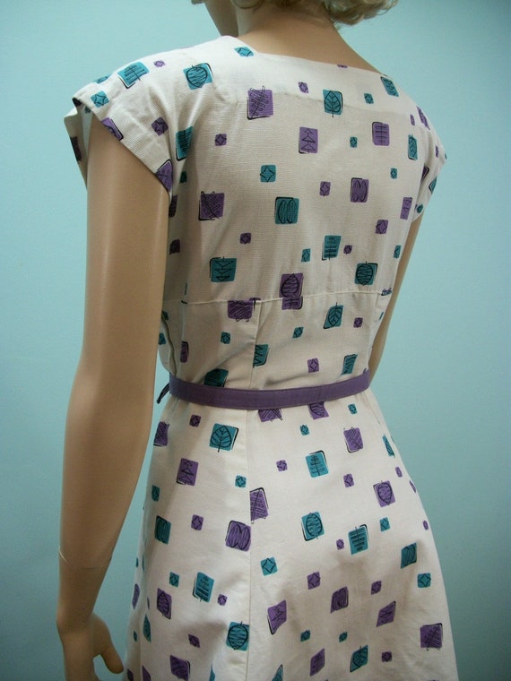 Vintage 1950s Fit & Flare Dress . Novelty Print D… - image 5