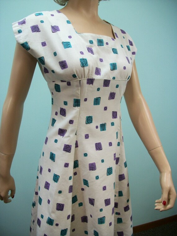 Vintage 1950s Fit & Flare Dress . Novelty Print D… - image 4