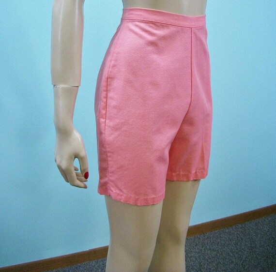 50s 60s Shorts . Salmon Pink High Waist Metal Zipper Shorts . XS S