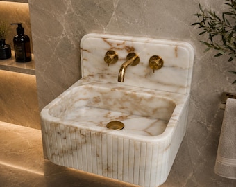 Badezimmerwaschbecken aus Calacatta-Gold-Marmor mit Spritzschutz – Wandmontiertes, geriffeltes Steinwaschbecken