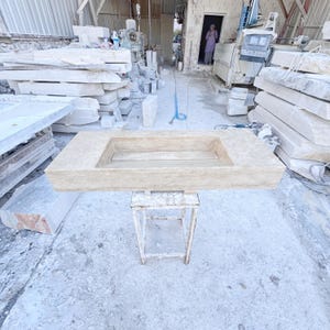 Large Travertine Bathroom Sink with Concealed Drain 画像 9