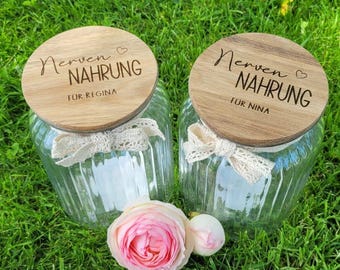Personalisiertes Vorratsglas „Nervennahrung“ – 1000ml – gravierter Akazienholz-Deckel mit Name – Geschenk für Lehrer & Pädagogen, Kollege