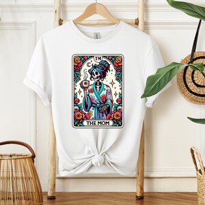 La chemise de carte de tarot de maman, t-shirt de maman squelette de sorcière, t-shirt de maman de tête de mort, sweat-shirt d'ambiance de sorcière gothique, cadeau spirituel, chemise de carte de tarot drôle