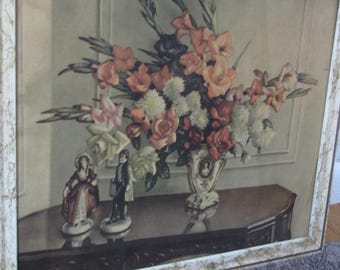 Ingelijste lithografie met rozen, gladiolen en chrysanten, een romantisch Victoriaans stel in vintage stijl.