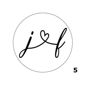 K&ouml;nnte beinhalten: Eine Schwarzwei&szlig;illustration der Buchstaben "j" und "f", die durch ein Herz in einem Kreis verbunden sind. Die Zahl "5" befindet sich unter dem Kreis.