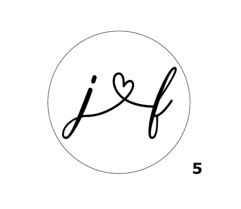 K&ouml;nnte beinhalten: Eine Schwarzwei&szlig;illustration der Buchstaben "j" und "f", die durch ein Herz in einem Kreis verbunden sind. Die Zahl "5" befindet sich unter dem Kreis.