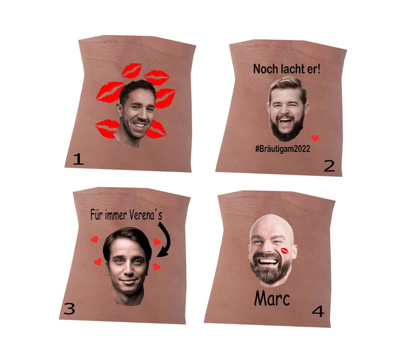 Op de afbeelding: Vier beige stoffen patches met aangepaste bedrukte ontwerpen. Nummer 1 toont een gezicht van een man omringd door rode lippen. Nummer 2 toont een gezicht met de tekst "Noch lacht er! #Br&auml;utigam2022". Nummer 3 toont een gezicht met "F&uuml;r immer Verena's" en rode hartjes. Nummer 4 toont een gezicht met een rode lippenstiftafdruk en de naam "Marc".