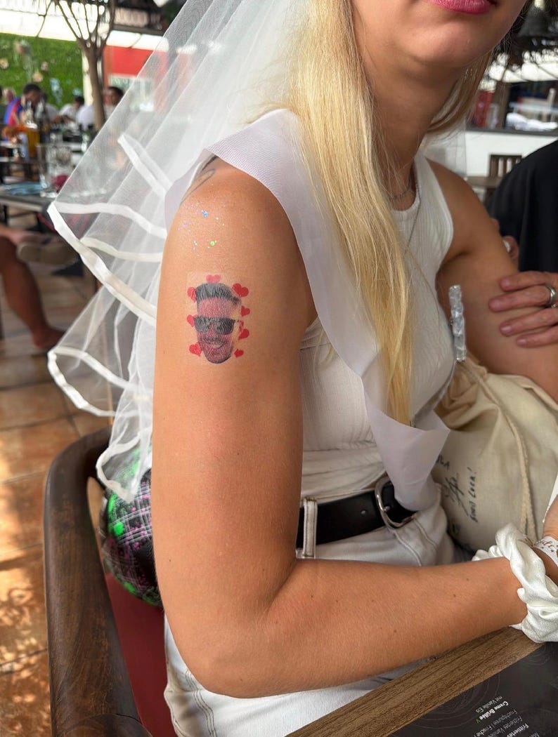 Gepersonaliseerde tatoeages voor vrijgezellenfeesten, bruidstattoo, gepersonaliseerde trouwtatoeages, grappige tijdelijke tatoeages, tatoeages op maat afbeelding 2