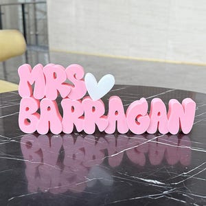 Personalisierte Retro Daisy Lehrer Namensplatte: 3D gedrucktes Schreibtisch Schild