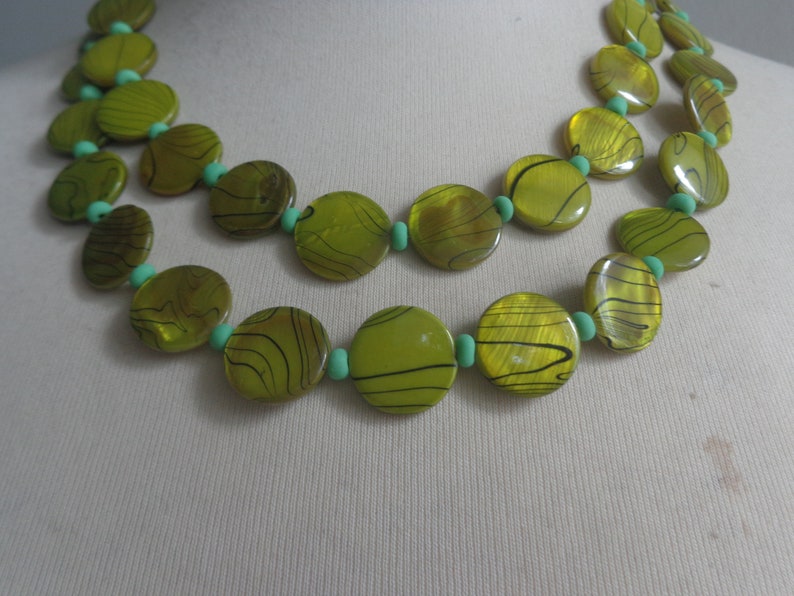 chunky Green and Black mother of pearls necklace image 2