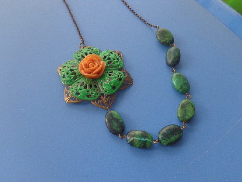 flower necklace green necklace gemstones necklace