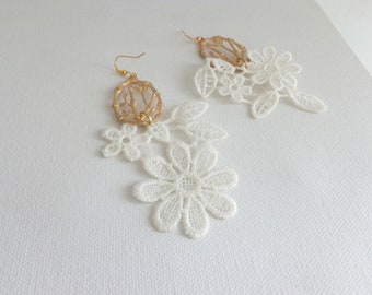 Lace earrings, white earrings, flower earrings, mismatched earrings