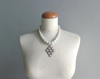 Pendant pearl necklace