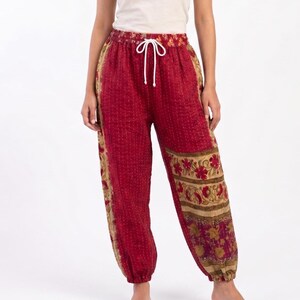 Pantalones harem de patchwork Kantha hechos a mano, pantalones bohemios para festivales.