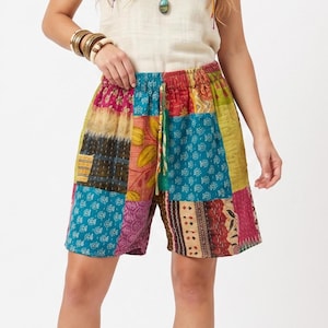 Handgemaakte Kantha patchwork shorts | Vintage katoenen boho lounge shorts met zakken