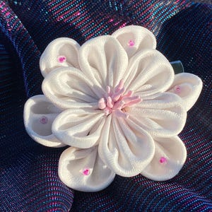 White Pink Sakura floral hair piece Handmade Japanese Tsumami Kanzashi flower Hair Clip Pins kanzashi flowers Kimono Yukata Outfit Ornament