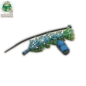 Contenedor de geocaché con ramitas de plantas verdes realistas