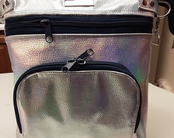 Kaylee crossbody bag in holographic vegan leather. Cotton lining with multiple pockets.