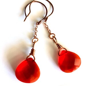 Leuchtend rot-facettierte Glas Herzen-Kupfer-Kette Ohrringe - 2 1/2 in langen baumeln