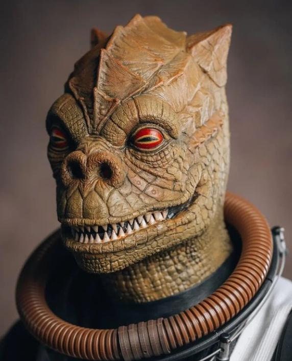 Bossk - Bounty Hunter Star Wars Mask - Arms and Feet Additional