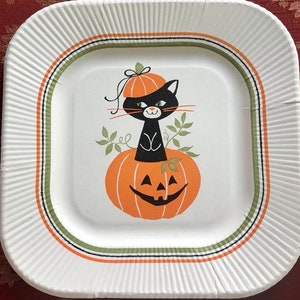 Large Vintage Halloween Square Paper Plate. Adorable Black Cat with jack ‘o lantern! Great graphics!