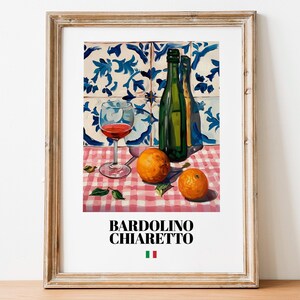 Póster con impresión de botella de Bardolino vintage: arte del vino rosado veneciano para espacios culinarios