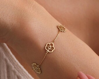Personalized Birth Flower Bracelet: Sterling Silver Floral Charm