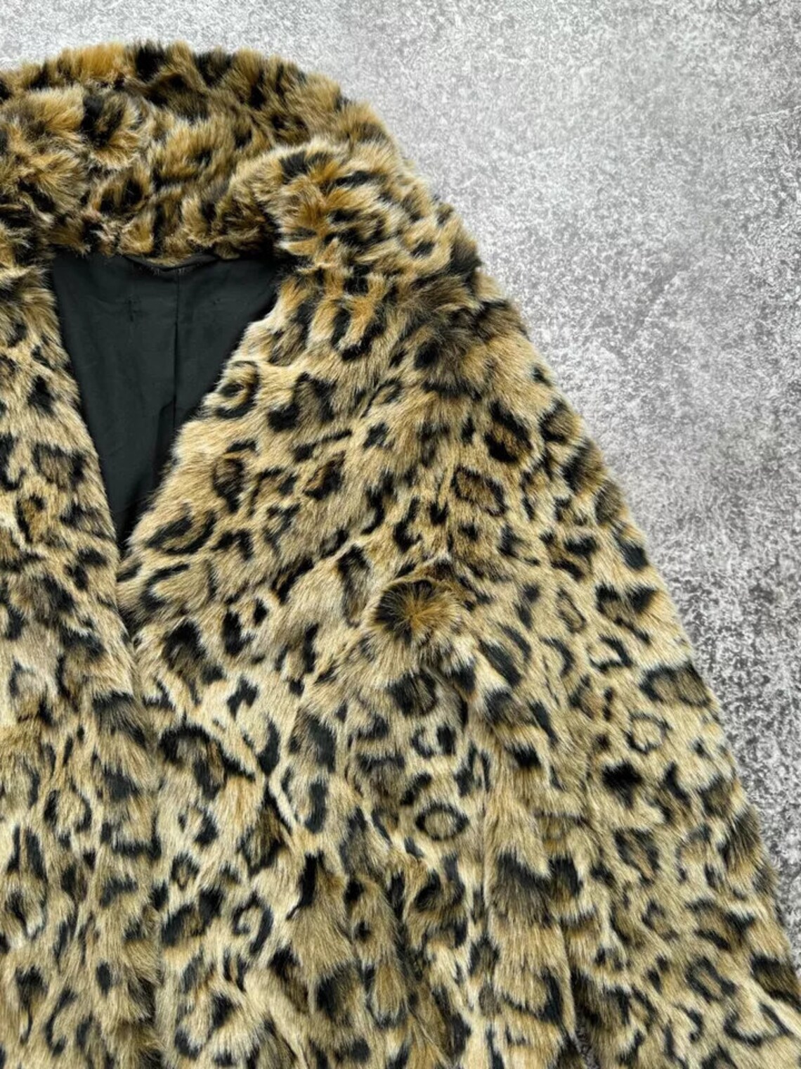 Vintage leopard faux fur trim long sleeve top