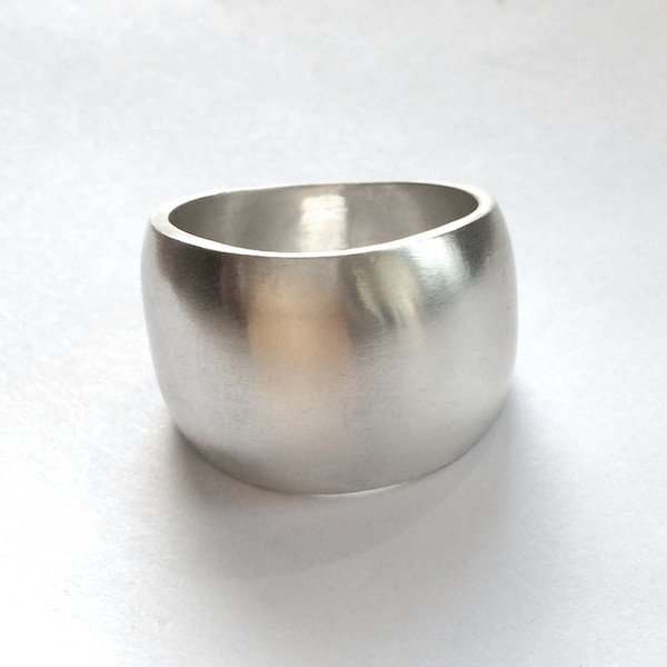 Silver Band Ring Wide Domed Size 8 1/2