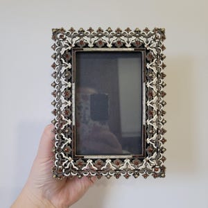 Vintage Bejeweled und Perlen Bilderrahmen, Tischrahmen, verzierter Metallbilderrahmen, 3x4,5 &quot;Bilderrahmen
