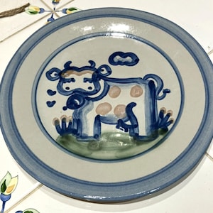 Plato de ensalada/almuerzo de 20 cm (8") de M.A Hadley Pottery con forma de vaca, estilo rústico vintage.
