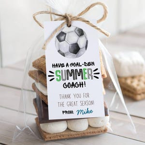 Etichetta di fine scuola, etichetta estiva, etichette regalo di fine anno per insegnanti, etichetta dell'ultimo giorno di scuola, carta regalo di calcio, etichette regalo stampabili per insegnanti, allenatore