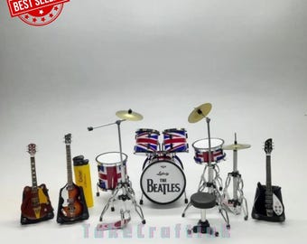 Ręcznie robiony miniaturowy zestaw perkusyjny Beatlesów z gitarami, skala 1:6