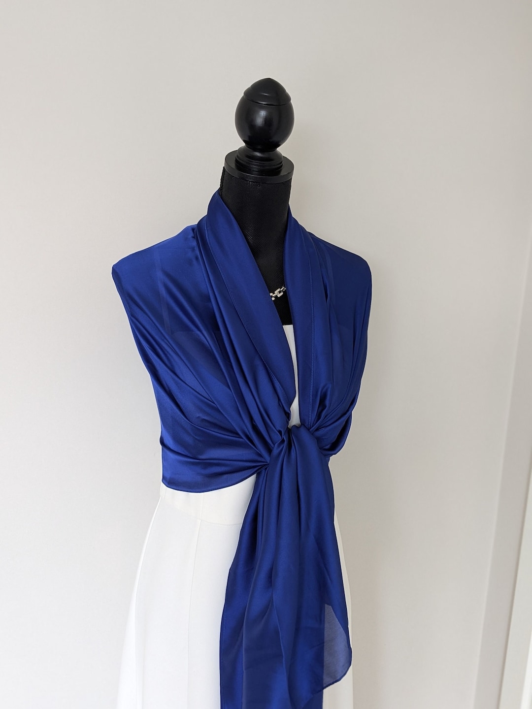 Sciarpa, coprispalle, coprispalle, scialle in raso di seta blu