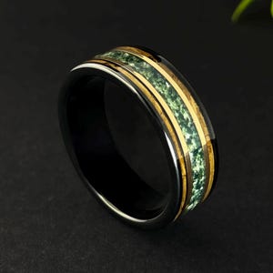 Whiskey Barrel Moss Agate Ring with Meteorite wedding ring, Moss Agate Men&#39;s Wedding Band, Agate Wood Ring, Moss Agate Black Mens 8mm Ring