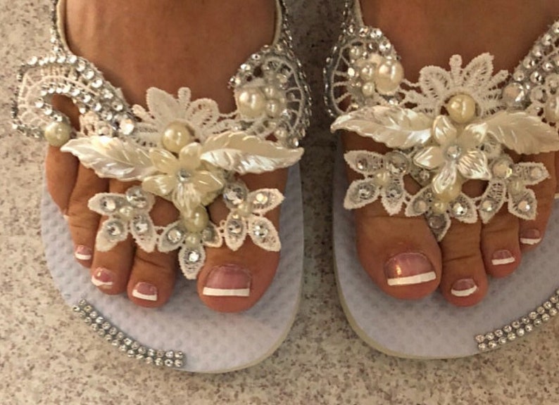 bridal flip flops for beach wedding