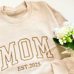 Mom/Dad Embroidered Crewneck Sweatshirt,Mama Sweatshirt,Pregnancy Announcement,Daddy Mommy to be,Mother&#39;s day,Father&#39;s Day