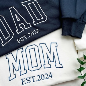 Mom/Dad Embroidered Crewneck Sweatshirt,Mama Sweatshirt,Pregnancy Announcement,Daddy Mommy to be,Mother&#39;s day,Father&#39;s Day