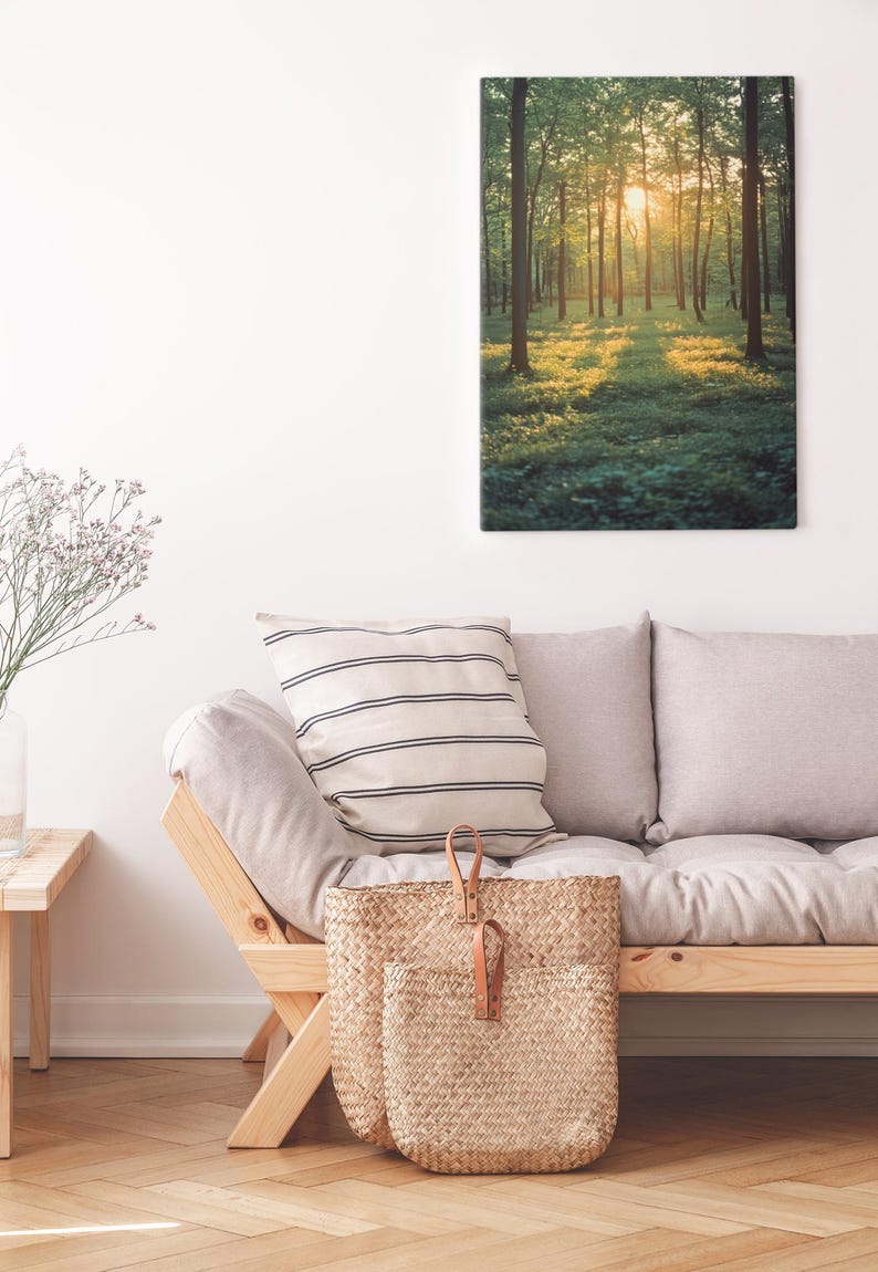 Faszinierender Fine-Art-Druck einer Waldlichtung mit goldenem Sonnenlicht – ein ideales Geschenk für Naturliebhaber*innen, Wanderfreunde und alle, die Waldstimmungen schätzen.