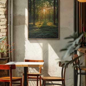 Hochwertiger Kunstdruck einer stillen Waldlandschaft, in der Sonnenstrahlen durch die Äste dringen und die Schönheit und Gelassenheit der Natur ins Zuhause holen.