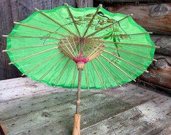 Grand parapluie robuste à motif camouflage vert avec baleines en bambou, de type « parapluie de berger », idéal pour la chasse et la pêche. - France