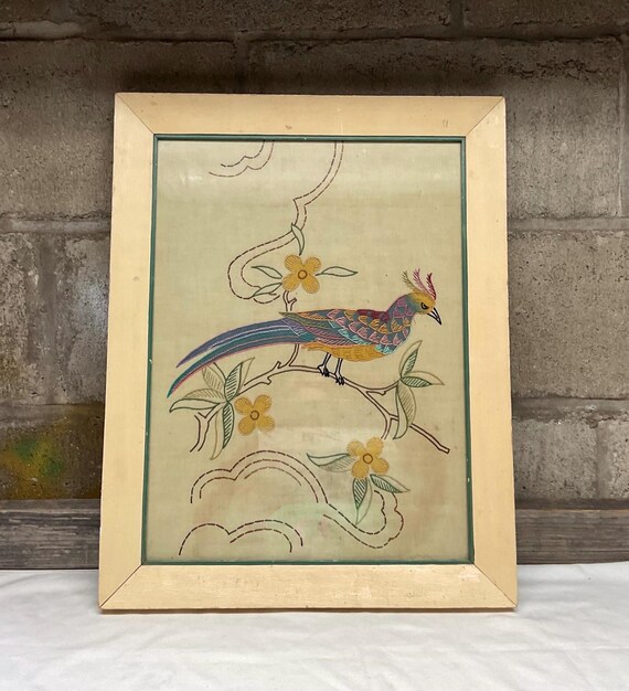 ヴィンテージの刺繍入り鳥、額入りの刺繍入りキジ。使用感あり