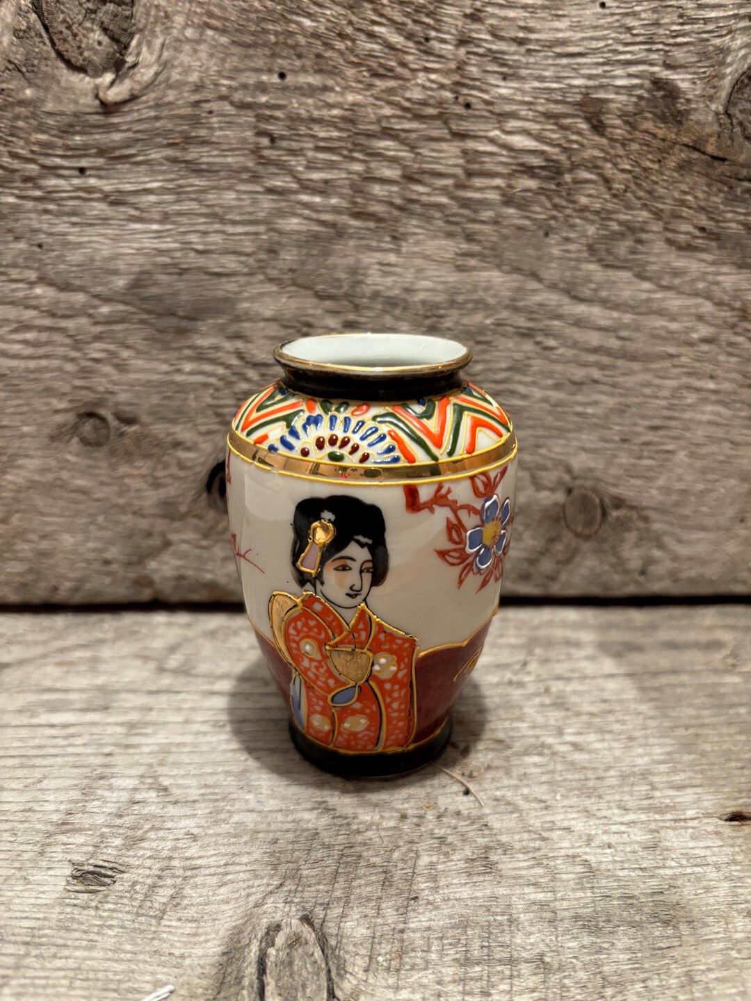 ◇薩摩焼 花瓶 芸者 il_1080xN.6399381579_6gxh.jpg