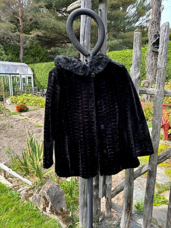 Novelti Faux Fur Coat for Women, Black, Size XS. 2-pocket Trapeze