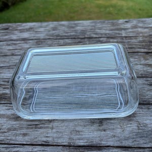 Grand Beurrier En Verre Arcoroc – Motif Vache – 17,3 Cm – Très Bon état